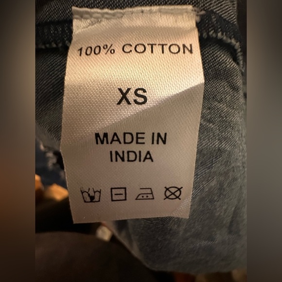 Tizzie LS Denim Ruffle Edge Button Up Shirt NWOT - Picture 6 of 7